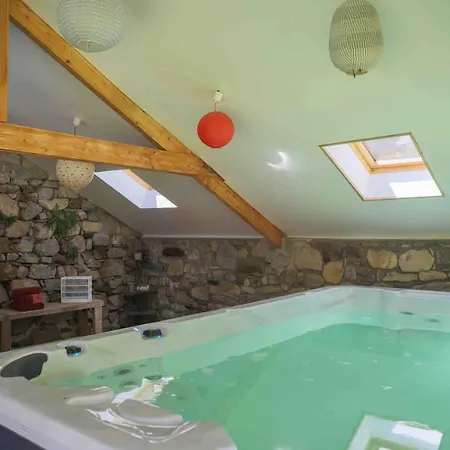 Le Domaine De Castille - Pyrénéen De Charme *