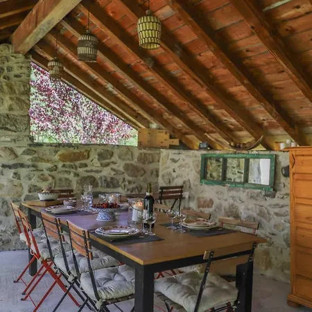 Le Domaine De Castille - Pyreneen De Charme - De Nage